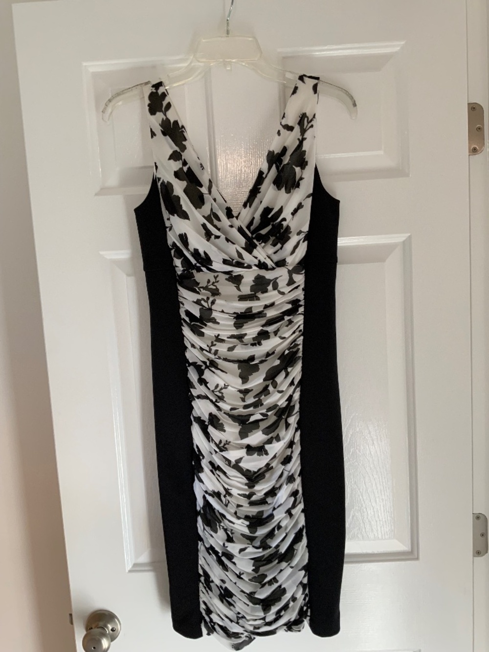 White House/Black House Dress Size 6